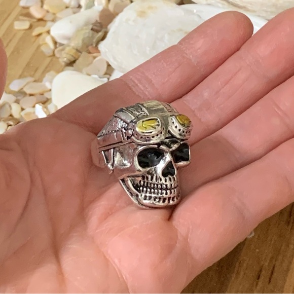 Biker Skull Ring - Picture 4 of 9